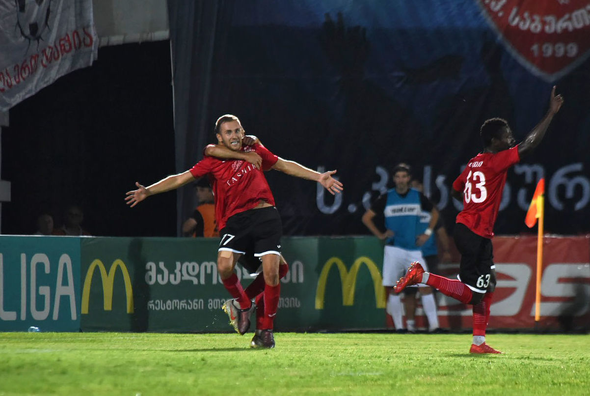 Բագրատաշենի մաքսատան աշխատակիցներն առաջինն  են դիմավորել հաղթանակած «Արարատ- Արմենիային»