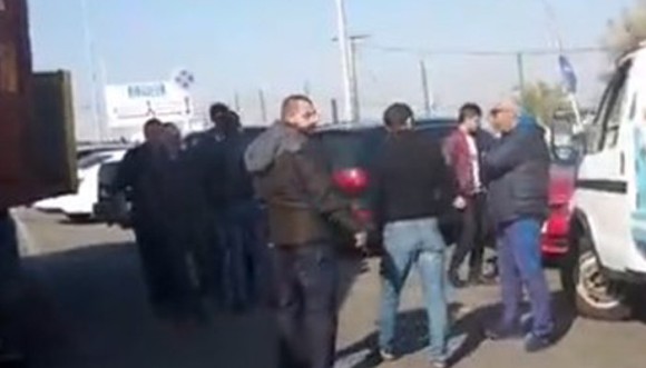 Ավտոներկրողները փակել են Նորագավիթի մաքսատան ճանապարհը