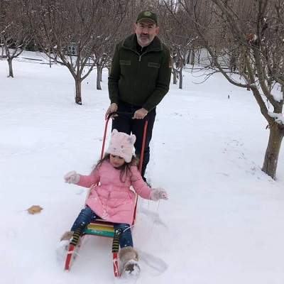 Արփին սահնակին «սնահակ» է ասում, այսօր ահագին սնահակ քշեցինք