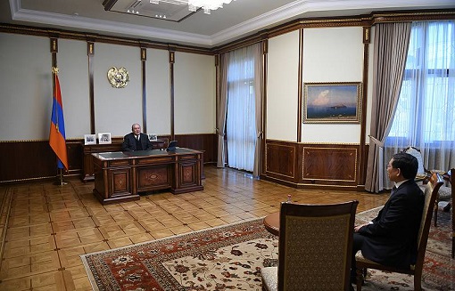 Նստել են իրարից մոտ 5 մետր հեռավորությամբ․ Սարգսյանն ընդունել է Չինաստանի դեսպանին