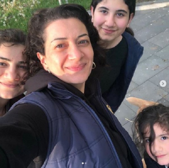 Ինչպե՞ս է Աննա Հակոբյանը ռուսերենով խաղ խաղում դուստրերի հետ