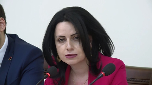 Լավ, որտեղի՞ց եք գտնում էդ լուրերը. Աննա Կարապետյանը՝ մանդատը վայր դնելու լուրերի մասին 