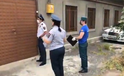 Ինչպես են ոստիկանները ստուգում ինքնամեկուսացվածներին 