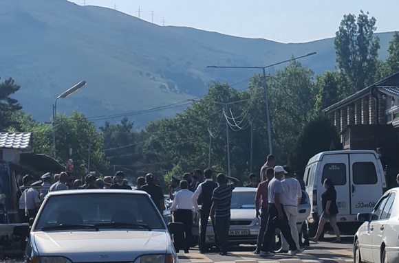 Ծեծկռտուք Սևանի տարածքում՝ կանանց, տղամարդկանց ու ոստիկանների միջև. պատճառը դիմակ չդնելն է