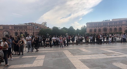 Լավ բան Երևանում' վերջապես հերթ Թանգարանի մուտքի մոտ