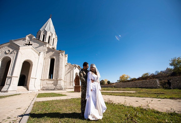 Սերն՝ ընդդեմ պատերազմի