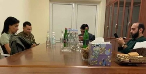 Նկարն արվել է ավելի վաղ, երբ դեռ Աշոտը առաջնագիծ չէր մեկնել