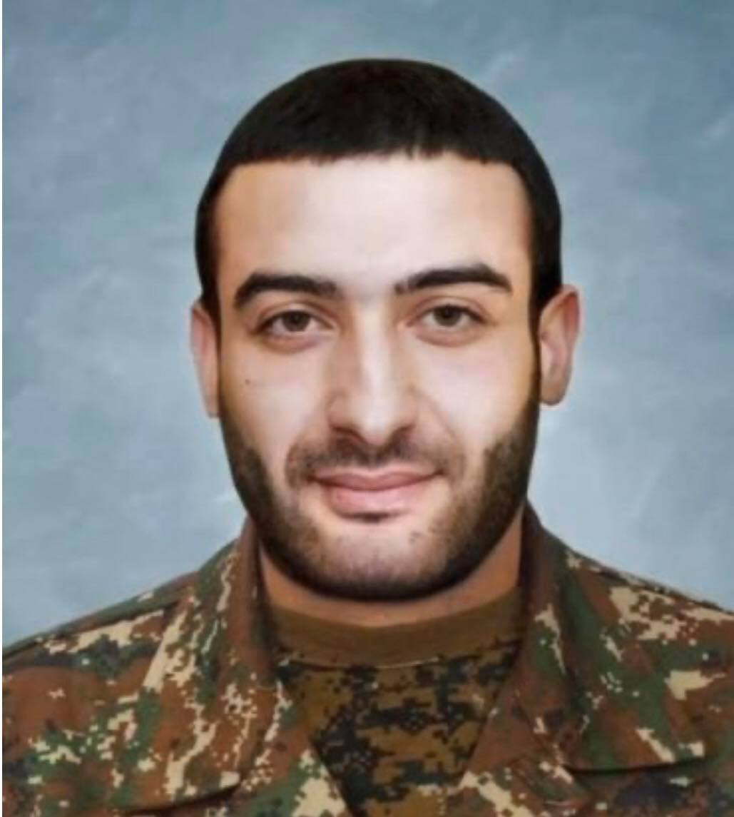 Ապրիլյան պատերազմից «Վազգեն Սարգսյան» մեդալով վերադարձած Ֆրունզեն, պատերազմի լուրն առնելուն պես, առաջնագծում էր