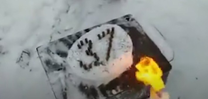 Տորթի փոխարեն` ձյուն, մոմերի փոխարեն` փամփուշտ. Ծննդյան տոնը դիրքերում