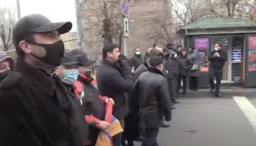 Անհնազանդության ակցիաները շարունակվում են․ քաղաքացիները փողոցներ են փակել 