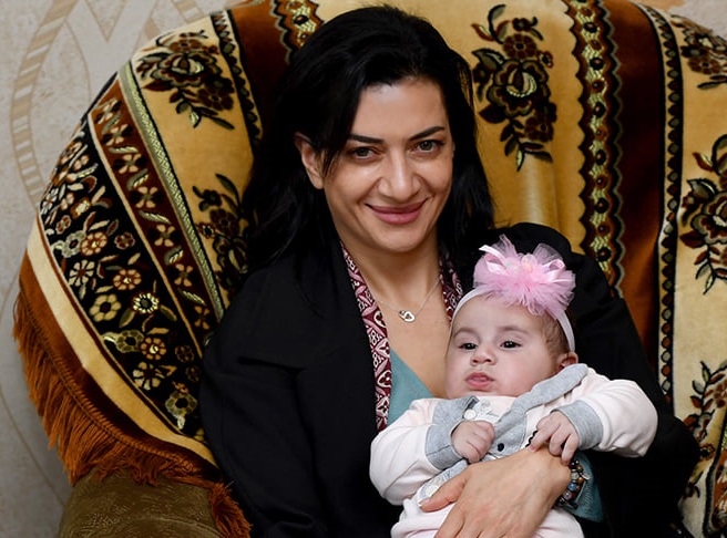 Աննա Հակոբյանն այցելել է պատերազմում անմահացած Արշակ Տոնոյանի ընտանիքին