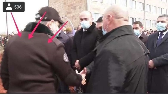 Փաշինյանն Արագածոտնի մարզի բնակիչների հետ հանդիպմանը ներկայացել է զրահաբաճկոնով