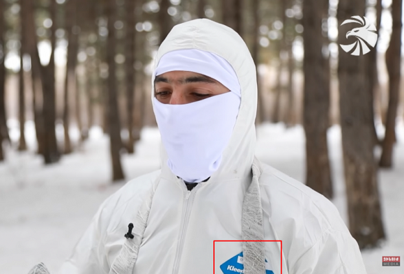 «Զինուժով» ցուցադրված «հատուկ համազգեստը» մաքրման աշխատանքի մեկանգամյա կոմբինեզոն է, որը կարելի է գնել օնլայն խանութում