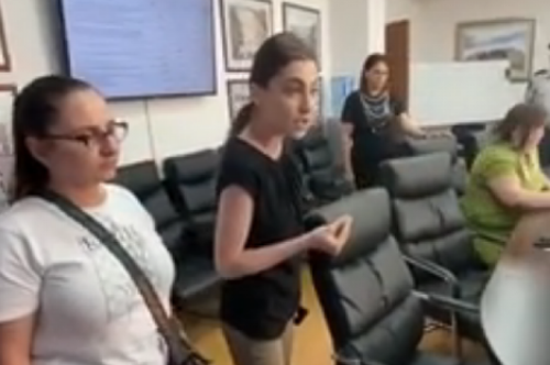 Երեք կին պատգամավոր այցելել են առողջապահության նախարարին. ինչ է տեղի ունեցել