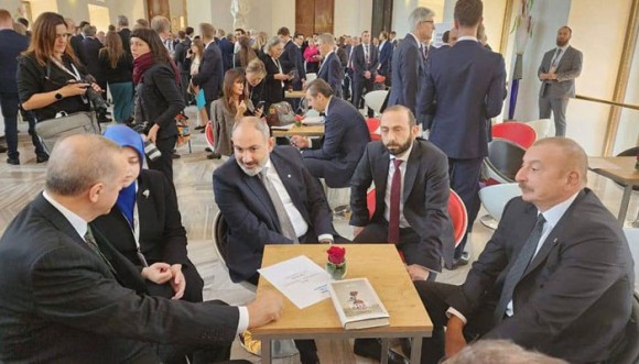 Ինչպե՞ս է Նիկոլ Փաշինյանը զրուցում Էրդողանի ու Ալիևի հետ