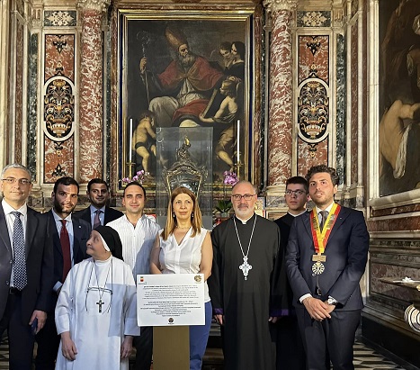 Նեապոլի Սուրբ Գրիգոր Հայի անվան եկեղեցում տեղադրվեց երկլեզու ցուցանակ. Ավինյանը լուսանկարներ է ներկայացրել Իտալիայից