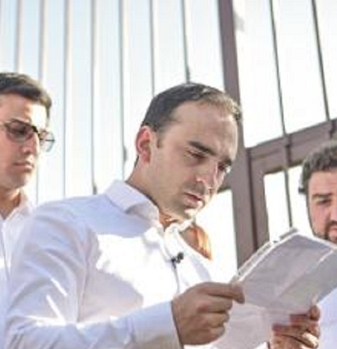 Կասեք՝ այլևս չնախագծեն էդ անորակ աղբը․ Տիգրան Ավինյանն՝ Աջափնյակում