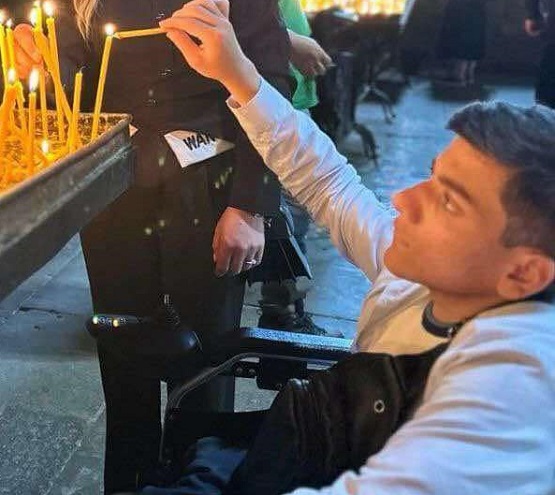 Օգնե՛ք 19-ամյա Ալենին քայլել