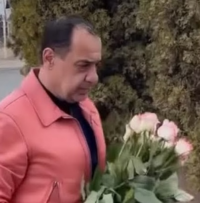 Ինչպես է Արտաշ Ասատրյանը լшց լինում մայրիկի գերեզմшնին. հnւզիչ կադրեր