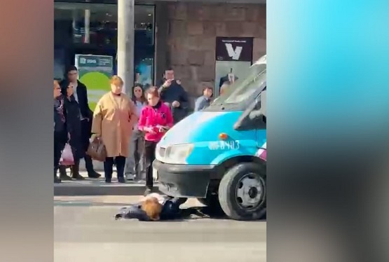 Կինը պառկել է բեռնատարի անիվների տակ․․․Ի՞նչ կապ ունի «Pink berry»-ի սեփականատերը