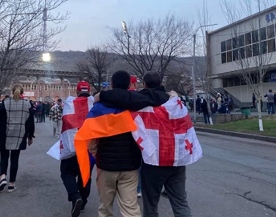 Երևանում գողացել են վրացի ֆուտբոլասերների մեքենաների համարանիշները․ տելեգրամի համար թողել ու գումար պահանջել