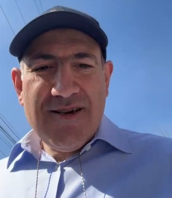 Փաշինյանը լայվով գովերգում էր առանց բիտում փռած ասֆալտը. Չախոյան