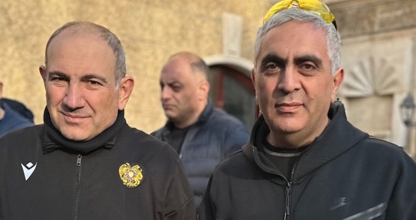 Արծրուն Հովհաննիսյանը հեծանիվ է վարել Նիկոլ Փաշինյանի հետ