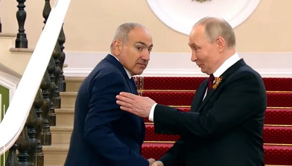 Նիկոլ Փաշինյանը Պուտինին ողջունելուց հետո շփոթվեց, այլ ուղղությամբ էր գնում