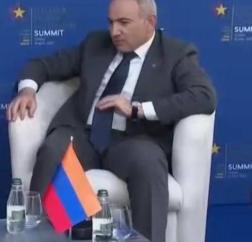 «Ուրիշի դեմը սենց թարս դրած լինեին ՀՀ դրոշը, Նիկոլը ոռնոցը կդներ»․ Կիվիրյան