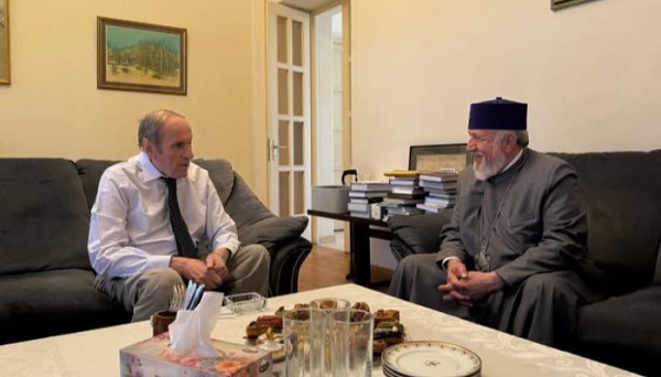 Լևոն Տեր-Պետրոսյանն իր առանձնատանը հյուրընկալել է Գարեգին Բ-ին