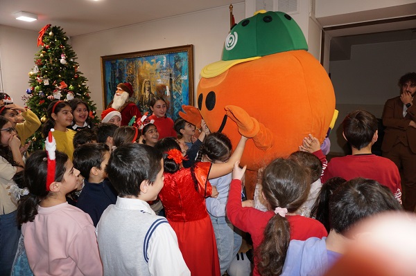 Իդրամի աշխատակիցները՝ «Օրրան» ցերեկային խնամքի կենտրոնի սաների գաղտնի Ձմեռ պապ