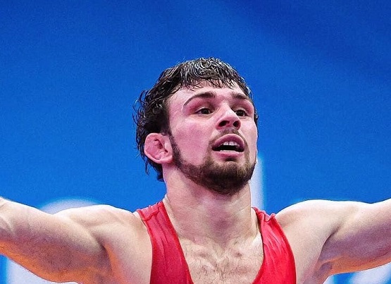 Ինչպե՞ս է ըմբիշ Արսեն Հարությունյանն ընկղմվում սառած Սևանի մեջ