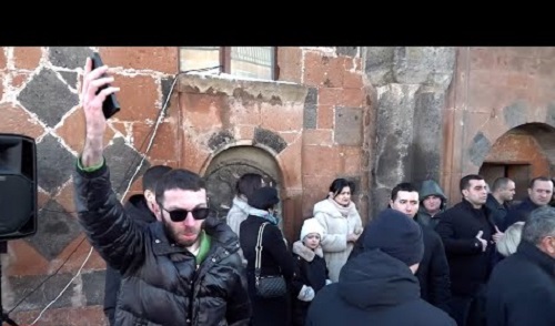 «Նոլդու Փաշինյան». թալինցի երիտասարդի ակցիան Փաշինյանի գալու ժամանակ