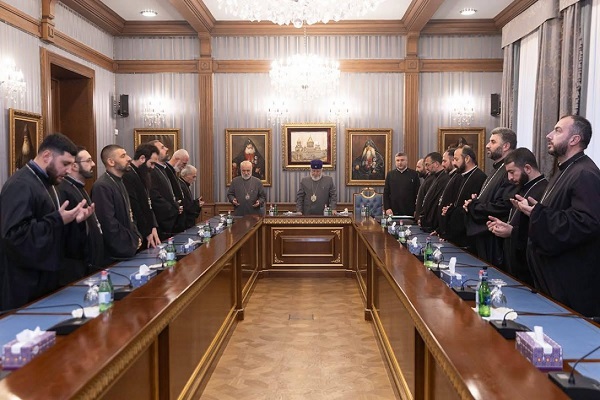 Ամենայն Հայոց Կաթողիկոսն ընդունել է ՀՀ ԶՈւ հոգևոր սպասավորներին