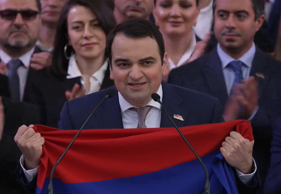 Մեր դրոշը մեր ձեռքերում է, մեր Արարատը՝ մեր սրտերում. Նարեկ Կարապետյան