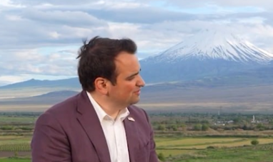 Երբ մենք ասում էինք, որ ուզում է ՀՀ հարևան ազգի ներկայացուցիչներ բերել, ասում էր՝ սուտ է, հիմա թեմա է բացում, որ մենք միայնակ չենք ապրել. Նարեկ Կարապետյան