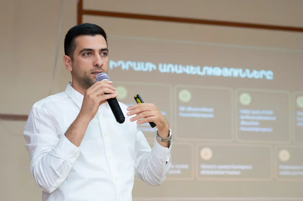 Եռօրյա ֆինանսական գրագիտության դասընթաց` Fast հիմնադրամի AI Camp ճամբարում․ Idram&IDBank