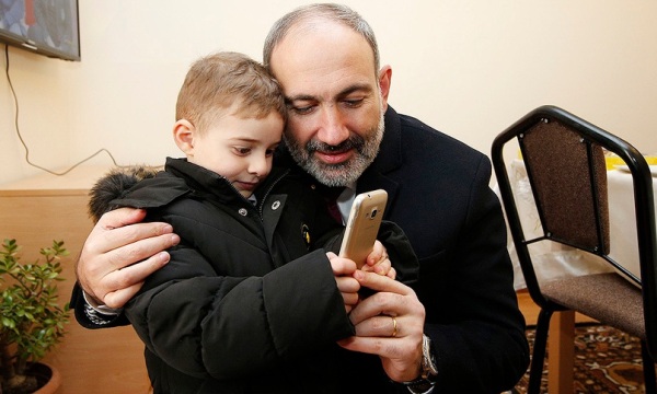 Նիկոլ Փաշինյանն Արցախի Շահումյանի շրջանում ներկա է գտնվել սպաների բնակարանամուտի արարողությանը