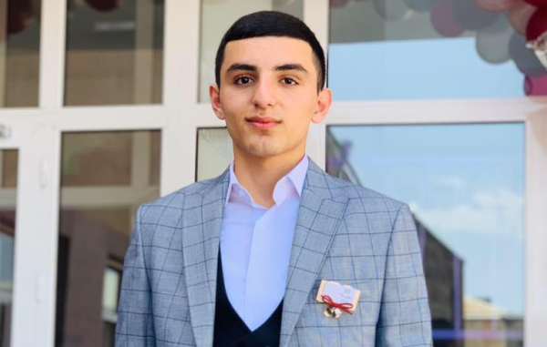 Հասցրել է 4 բառ ասել՝ «Մենակ եղբորս բան չլինի». ապագա բժիշկ Դավիթը զոհվել է տանկ խոցելուց հետո