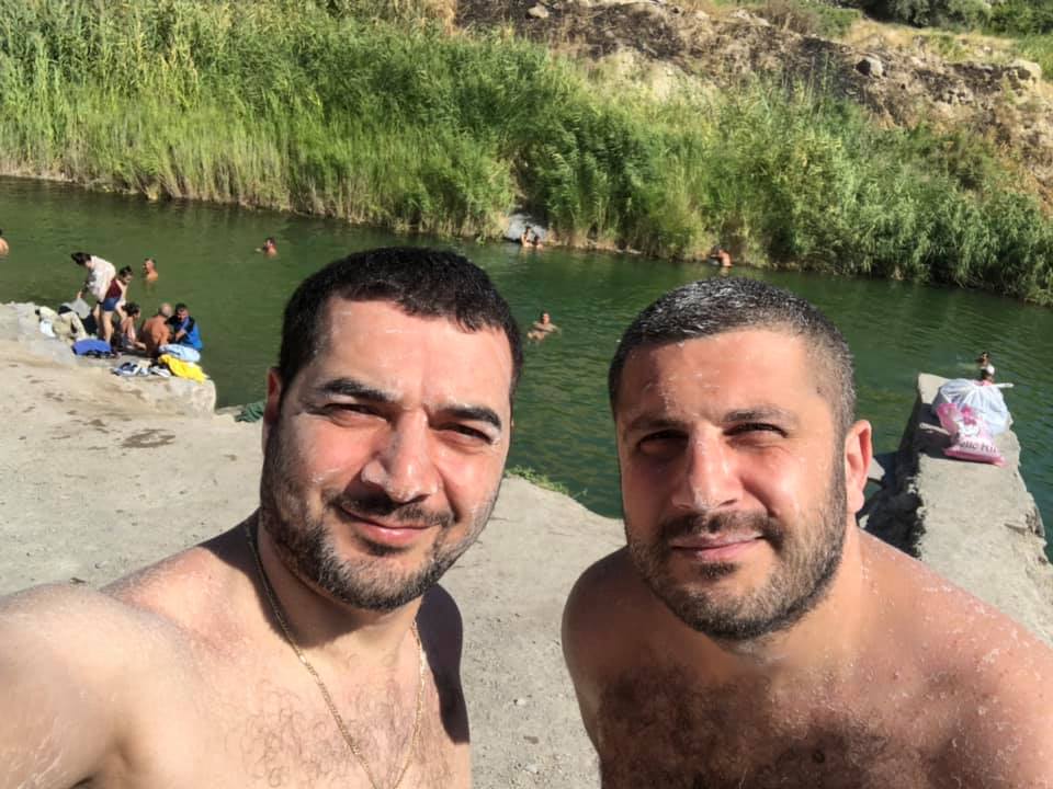 Պատգամավորներ Հրաչյա Հակոբյանն ու Արմեն Փամբուկչյանը հանգստանում են Աղի լճում