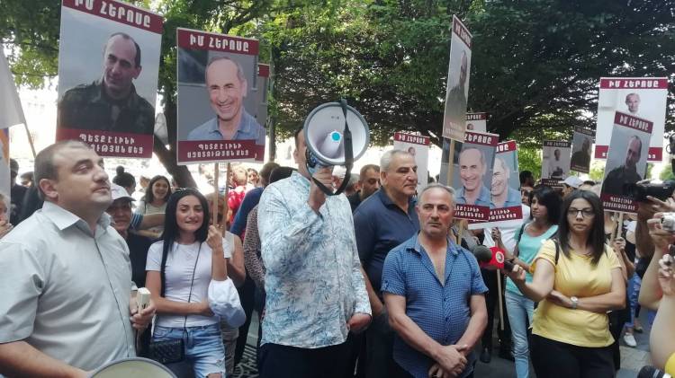 Ռոբերտ Քոչարյանի՝ դատարանի առջև հավաքված աջակիցները սխալ էին լսել դատարանի որոշումը