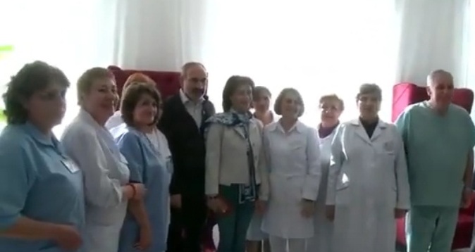 Նենց շարվել եք, եկեք նկարվենք. Նիկոլ Փաշինյանն այցելել է «Վանաձոր Արմենիա» առողջարան