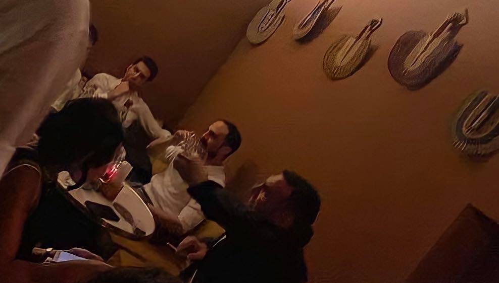 Ինչպես են Ավինյանը և Բադասյանը գիշերը զվարճանում Մամբայում