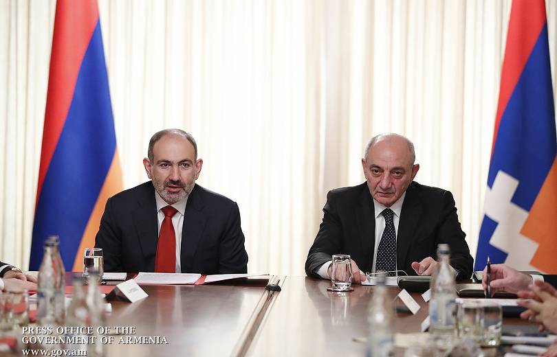 Նիկոլ Փաշինյանը եւ Բակո Սահակյանը Զինված ուժերի ղեկավար կազմի մասնակցությամբ անցկացրել են խորհրդակցություն