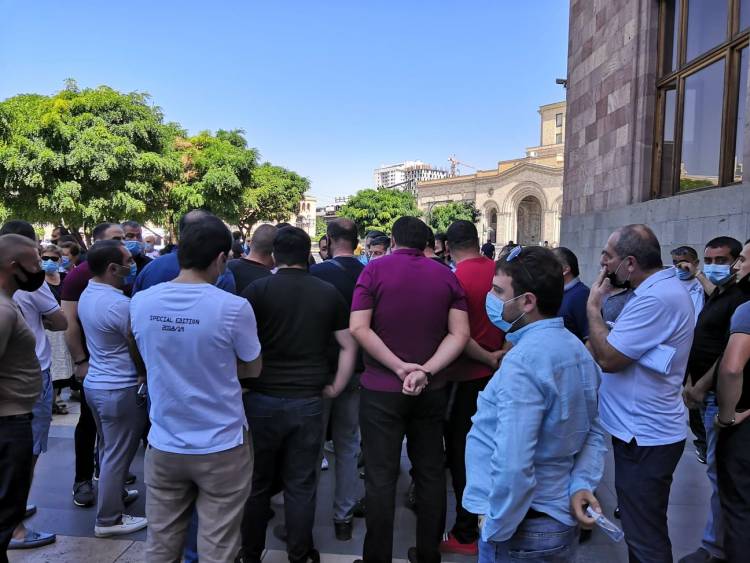 Կառավարության շենքի դիմաց բողոքի մի քանի ակցիա էր