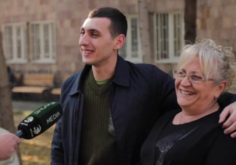 Դիպուկահար եմ եղել, 78 թուրք եմ խփել. արցախյան առաջին պատերազմին մասնակցած կինը որդուն է ճանապարհում