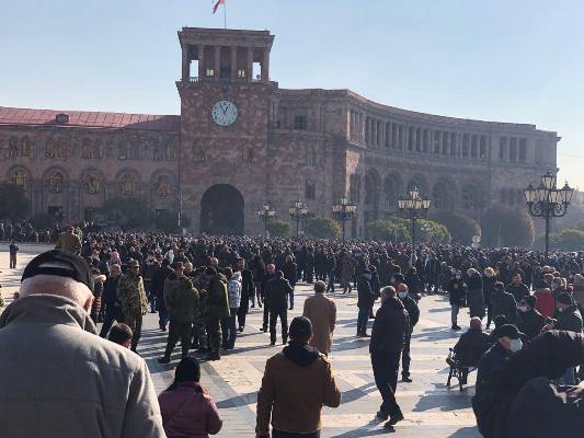 Նիկոլ Փաշինյանի մասնակցությամբ սգո երթը դեպի Եռաբլուր