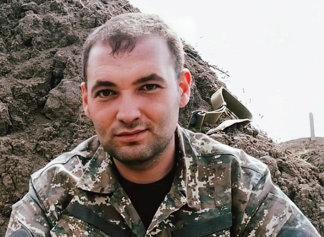 Պատերազմի օրերին զանգել էր մորն ու ասել՝ մա՛մ, խնդրում եմ, զանգիր Արփինեին. Արամ Գևորգյան