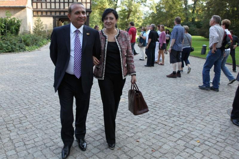 Հովիկ Աբրահամյանի կինը վարակվել է կորոնավիրուսով