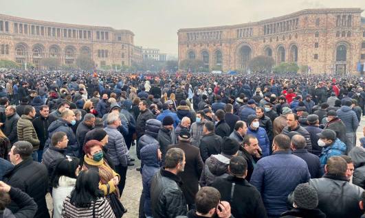 Ընդդիմությունը վերսկսել է հանրահավաքը Հանրապետության հրապարակում՝ պահանջելով Փաշինյանի հրաժարականը